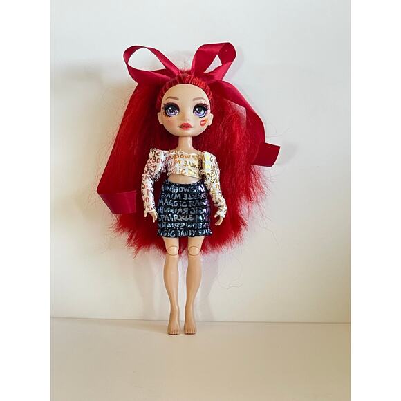 Rainbow High Cheerleader Doll MGA Articulated Red Cheer - Picture 6 of 6